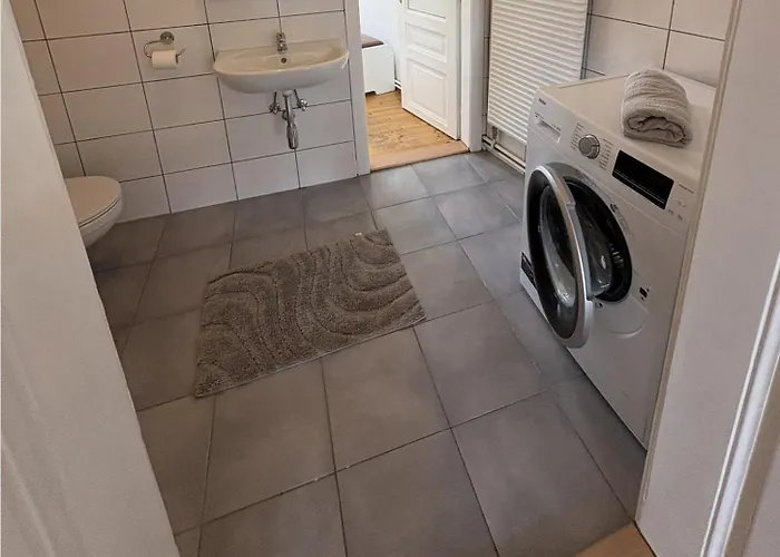 Three Bedroom Spacious Near Train Station Apartament Wiedeń