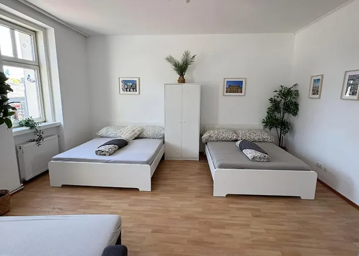 Apartament Three Bedroom Spacious Near Train Station