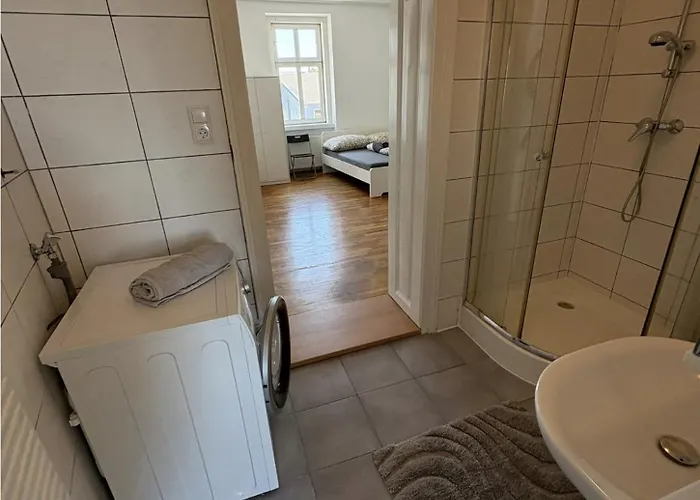 Three Bedroom Spacious Near Train Station Apartament Wiedeń