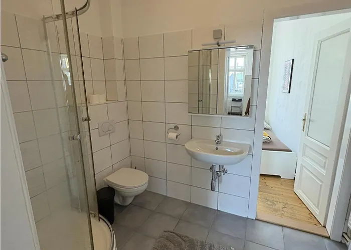 Three Bedroom Spacious Near Train Station Apartament Wiedeń